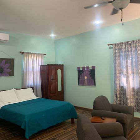 Lily Pad II Hotel Кайе Колкер Екстериор снимка